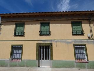 Maison jumelée à Calle del palacio 5. Villavicencio de los caballeros / calle del palaci
