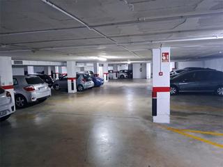 Rent Car parking in Carrer de pau font de rubinat 4. Ponent / carrer de pau font de rubinat