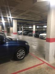 Autoparkplatz in Carrer de dinarès 10. Parking semi nuevo