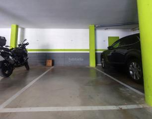 Miete Autoparkplatz in Carrer can gaietà 13. Aparcament per a cotxe gran o per a 2 motos