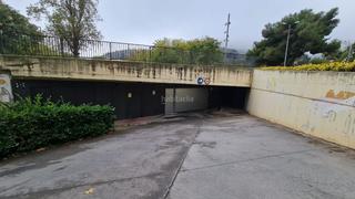 Rent Car parking in Avinguda del jordà 27. Alquiler parking coche puerta hospital vall hebron