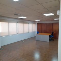 Lloguer Oficina a Carrer de balmes 8. Oficina en edificio corporativo, amueblada y lista