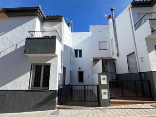 Casa adossada a Calle fuerte 40. Caniles / calle fuerte