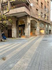 Lloguer Local Comercial a Carrer pintor morera i galícia 39. Local comercial con gran fachada en calle peatonal
