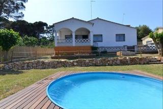 Casa a Carrer serra del cadí 47. Casa en venta con una renta de 20.000€/año