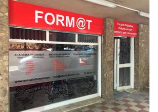 Local commercial à Carrer de l'abat escarré 10. Local en venta