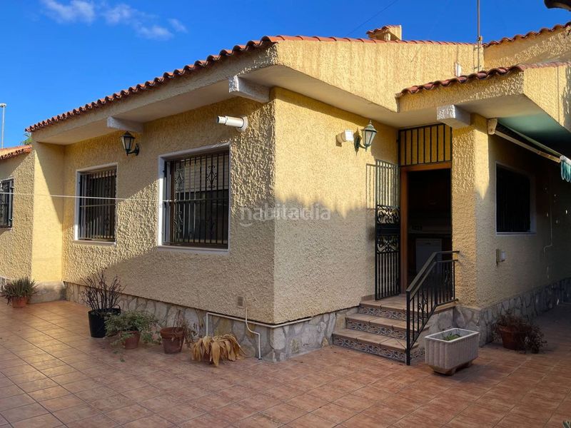 Foto dd7e5cba-5eb6-46d6-9b62-3358ecb9f136. Alquiler chalet en carrer mestral 3 excepcional chalet independiente con piscina en Sant Vicent del Raspeig