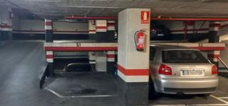 Aparcament cotxe a Avinguda de roma 157. Venta dos plazas de parking coche pequeño y grande
