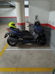 Miete Motorradparkplatz in Carrer de bosch i cardellach 92. Alquiler parking moto