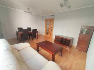 Location Appartement à Calle de miguel servet 58. Se alquila piso de 3 habitaciones, salón, 2 baños,