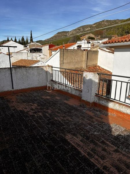 Foto 4e72ccdb-3464-4360-a9d0-740a7097cbd0. Casa adossada a carretera fuentes 43 a Ayódar