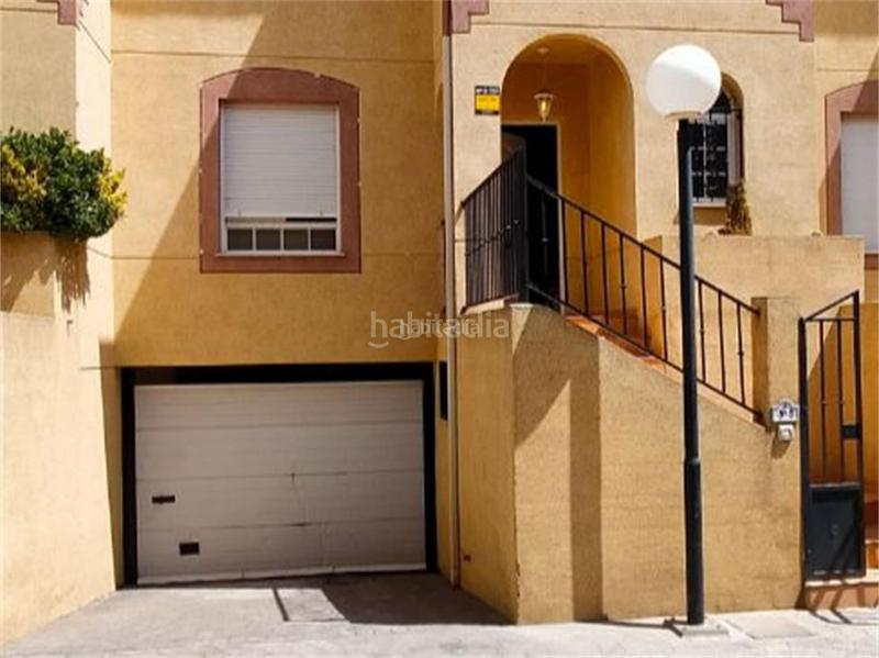 Foto 3e1a19e2-22f7-4bd3-b533-a1653d3ef1cf. Casa adosada en calle vista granada 44 san francisco - chorillo / calle vista granada en Gabias (Las)