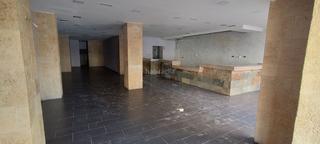 Rent Business premise in Calle virgen de lourdes 6. Local muy amplio con ubicación muy cénctrica.