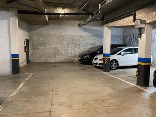 Lloguer Aparcament cotxe a Carrer santiago rusiñol 15. Plaza de parking coche mediano en esplugues centre