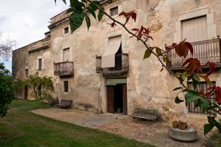 Masia a Carrer congost 50. Masia de piedra en empordá