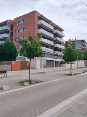 Miete Autoparkplatz in Carrer de josep tarradellas 26. Alquilo plaza para coche grande o mediano + moto