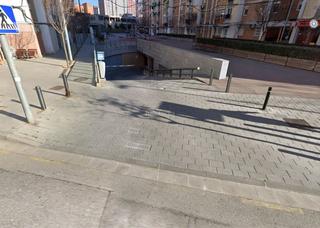 Aparcament cotxe a Carrer de joan arús i borràs 12. Parking con trastero
