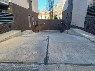Lloguer Aparcament cotxe a Carrer de josep gaspà 7. Alquiler de plaza de parking con trastero