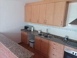 Pis a Carrer santa magdalena 5. Piso con cocina americana y con salida a balcón