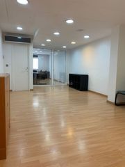 Lloguer Oficina a Gran via de pau casals 210. Luminosa oficina de 100m2
