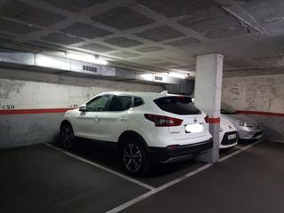 Lloguer Aparcament cotxe a Carrer de l'hospital 9. Para coche mediano-grande