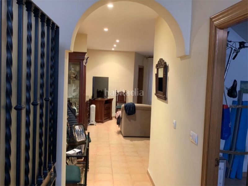 Foto b8221b0d-b935-4e26-9bad-e1c44971a329. Casa adosada en calle valeriano bécquer 73 Barrio del Nervión / valeriano bécquer en Sevilla