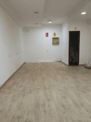 Locale commerciale in Avinguda de alcalde lorenzo carbonell 39. Local con parking