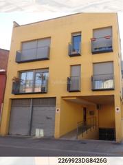 Aparcament cotxe a Carrer major 335. Dues places d´aparcament al barri vell de salt