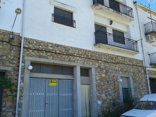 Pis a Calle san ildefonso 50. Planta baja todo exterior, cañamero
