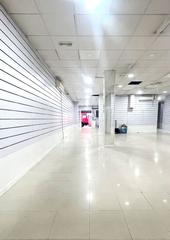 Locale commerciale in Calle feria 102. Magnifico local comercial en la viva calle feria!