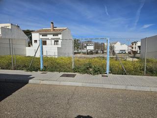 Terreny residencial a Calle pintor zurbarán 10. Se vende 2 solares en fernán núñez (córdoba)