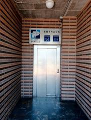 Aparcament cotxe a Calle cronista carlos valcárcel 1. Parking la vega
