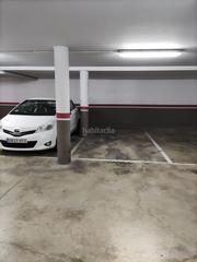 Aparcament cotxe a Carrer de torras i bages 7. Plaza parking cerca correos