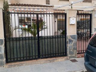 Maison jumelée à Avenida pablo iglesias 36. El pinós / pinoso / avenida pablo iglesias