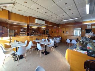 Local Comercial a Plaça del roc blanc 36. Cafetería/panadería en venta.venta local o negocio