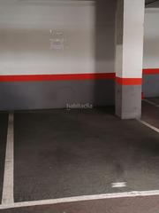 Miete Autoparkplatz in Avenida del ventisquero de la condesa 33. Alquiler plaza de garaje para coche grande