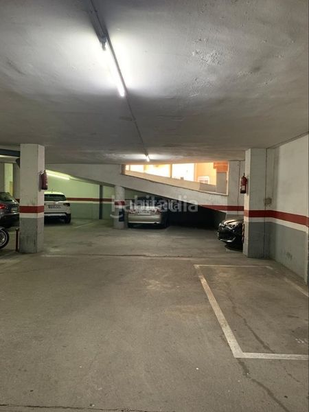 Foto 1295f413-bb16-472e-ac15-6740059d431e. Motorcycle parking in carrer de portolà 12 in Putget - Farró Barcelona