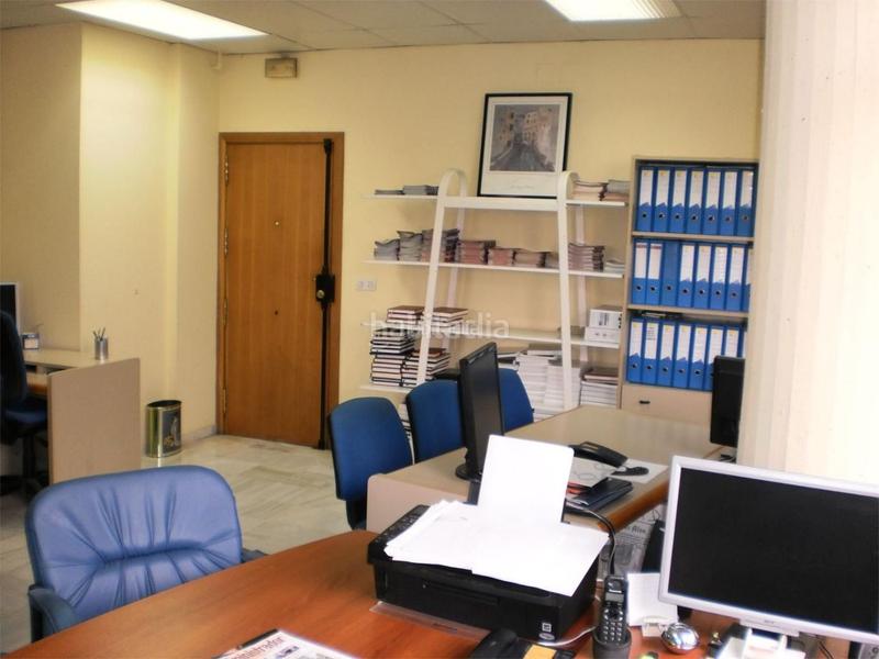 Foto 0ff3e7f9-6b71-4e77-bd2c-e01df87fac38. Location bureau dans avenida alcalde luis uruñuela 19 dans Sevilla