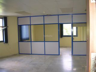 Rent Office space in Avenida alcalde luis uruñuela 19. Parque alcosa / avenida alcalde luis uruñuela