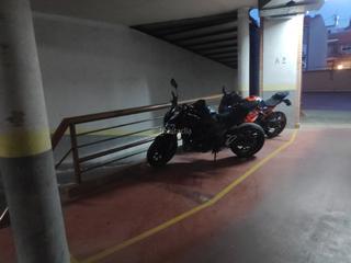 Miete Motorradparkplatz in Calle del mar de aral 18. Plaza de moto