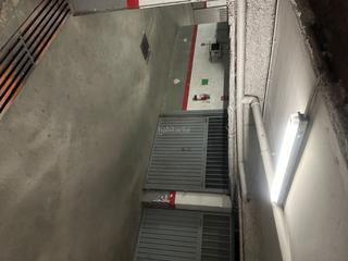 Aparcament cotxe a Avinguda catalunya 4. Parking cerrado
