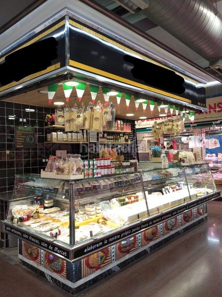 Foto 5f1a7538-4ae7-4a7a-942f-a9339410eb10. Local comercial en plaça de joaquim folguera 6 traspaso parada de mercado 15000 en Barcelona