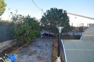 Chalet en Carrer garrotxa 8. Chalet con piscina en mas buscà (roses)