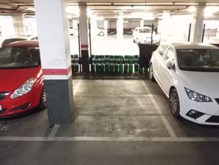 Parking coche en Carrer de sant pere d'abanto 4. Parking en venta en sants