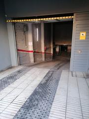 Autoparkplatz in Carrer de sant ferran 12. Dos plazas de pàrquing al centro de manlleu