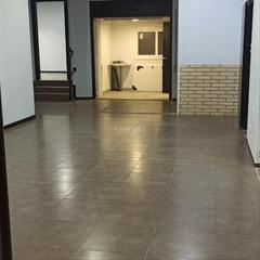 Rent Business premise in Avinguda prat de la riba 24. Local luminoso y diafono
