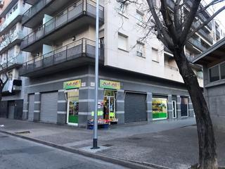 Local Comercial a Passatge francesc pi i margall 2. Local comercial esquinero con gran escaparate en v