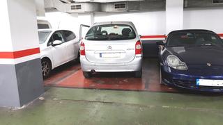 Car parking in Carrer del clot 226. Plaza de parking para coche grande en clot