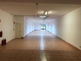 Local commercial à Carrer de les colomeres 70. Local en venta gava