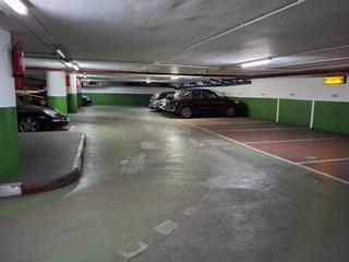 Alquiler Parking coche en Passatge dels camps elisis 5. Céntrico, psºgràcia-aragón, hotel majestic.